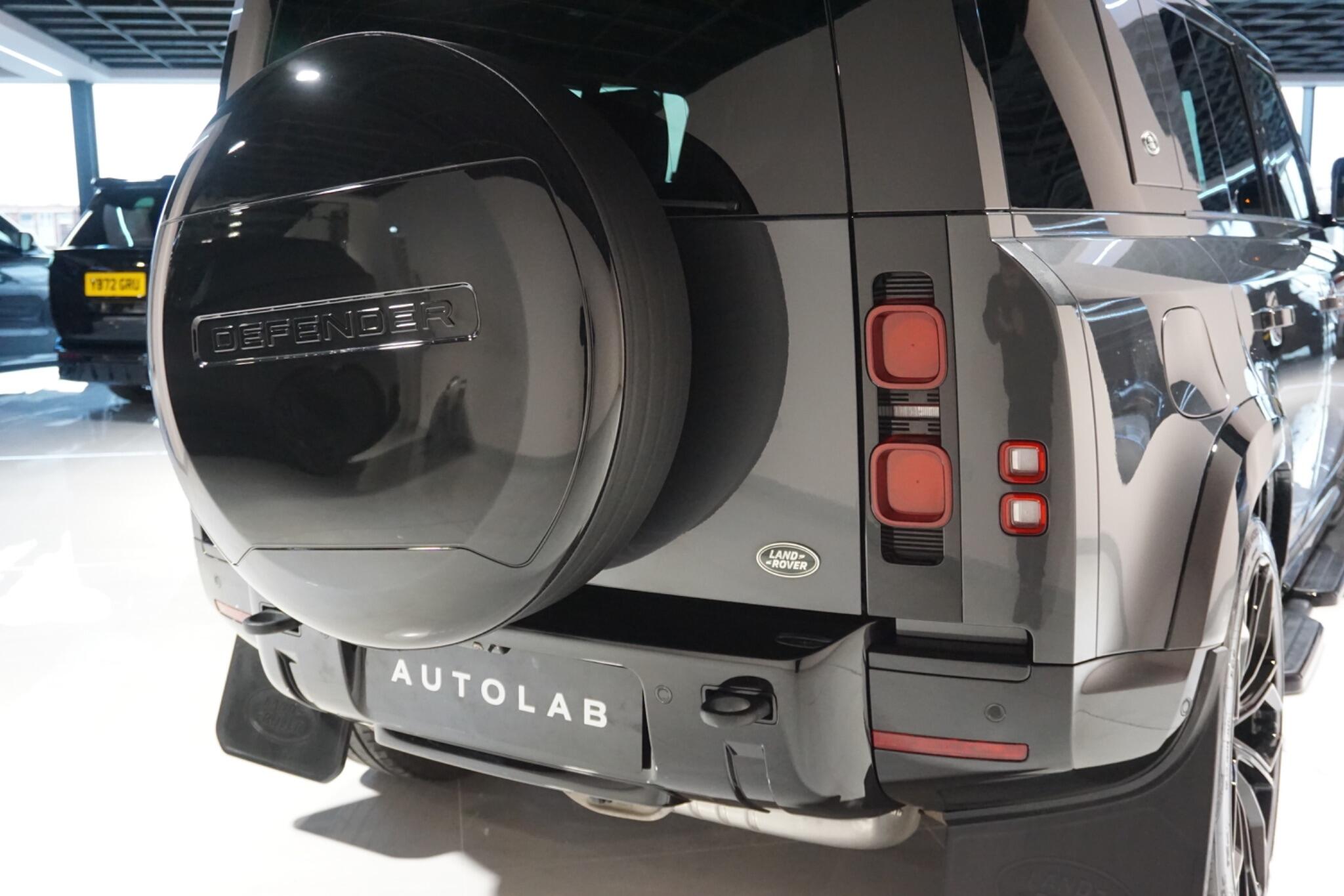 Land Rover Defender 110 3.0 D300 MHEV X-Dynamic HSE SUV 5dr Diesel Auto 4WD Euro 6 (s/s) (300 ps)